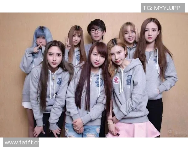 英雄联盟深度解析：揭示FPX战队背后的团队协作秘密与成功之道